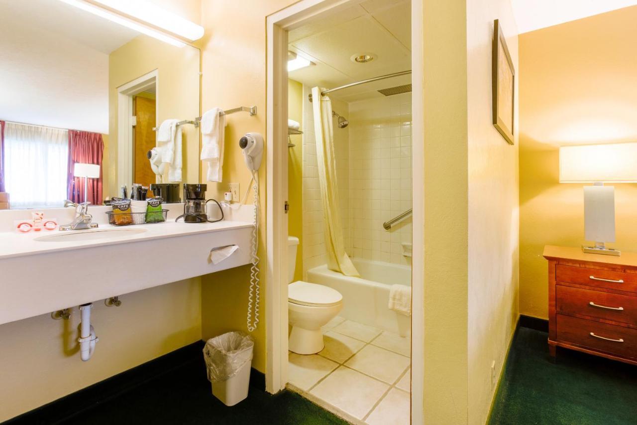 Oyo Hotel Lebanon Mo I-44 Bagian luar foto
