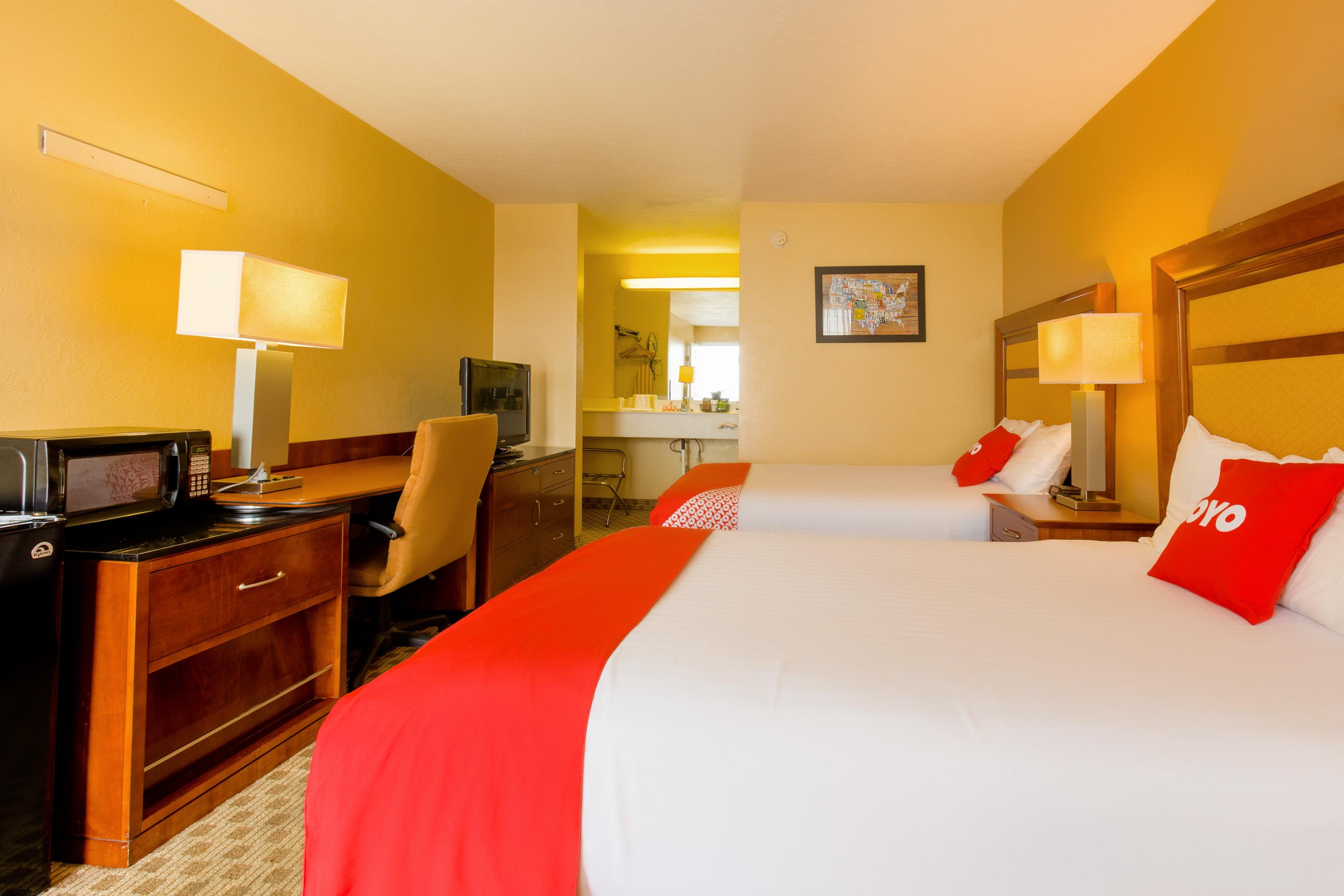 Oyo Hotel Lebanon Mo I-44 Bagian luar foto