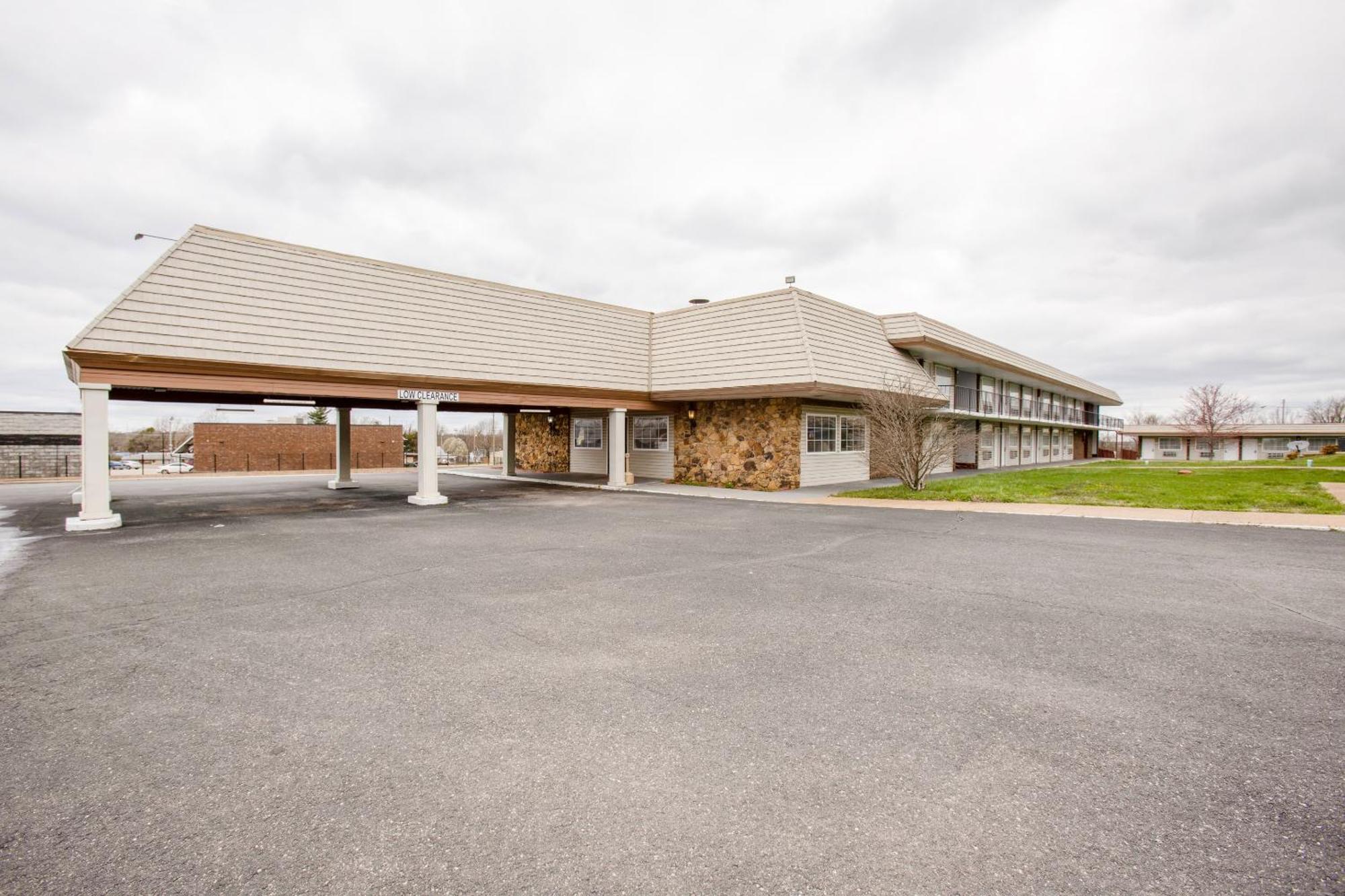 Oyo Hotel Lebanon Mo I-44 Bagian luar foto